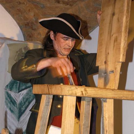 Karasek's Schauspielereien: Szene 018 - ... in ein bürgerliches Leben zurückzufinden ...