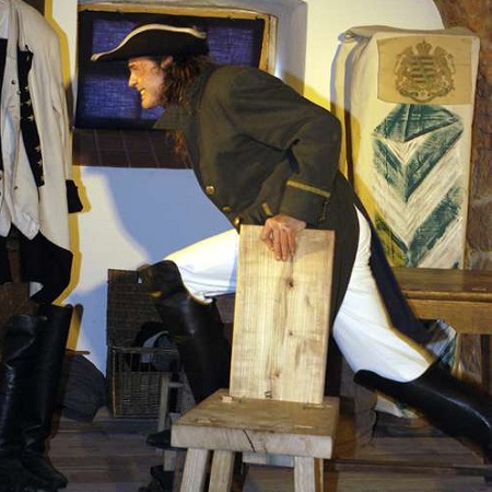 Karasek's Schauspielereien: Szene 022 - Auf dem Weg zur Schlacht nutzte er die erste Möglichkeit zur Flucht.