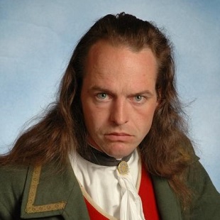 Räuberhauptmann Karasek alias Sven Heine.